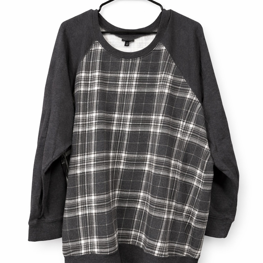 Torrid Black & Gray Plaid Raglan Pullover Size 4